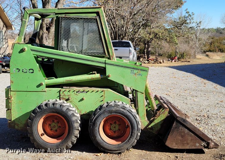 image for item DM8119 Mustang 1700  skid steer loader