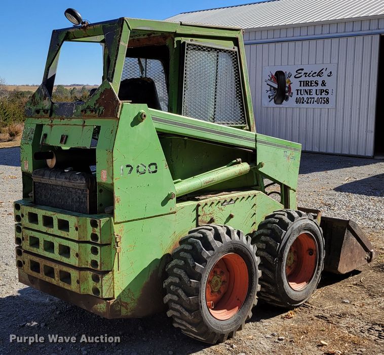 image for item DM8119 Mustang 1700  skid steer loader