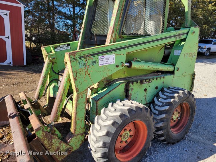 image for item DM8119 Mustang 1700  skid steer loader