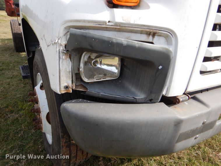 image for item DO1618 2008 Chevrolet C8500  truck cab and chassis