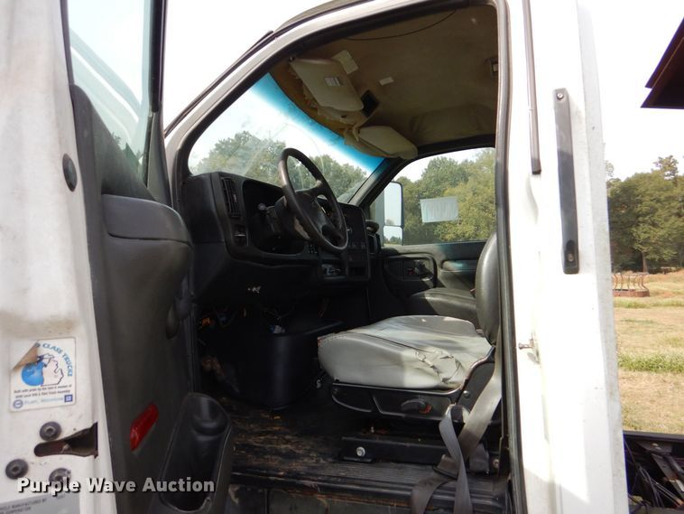 image for item DO1618 2008 Chevrolet C8500  truck cab and chassis