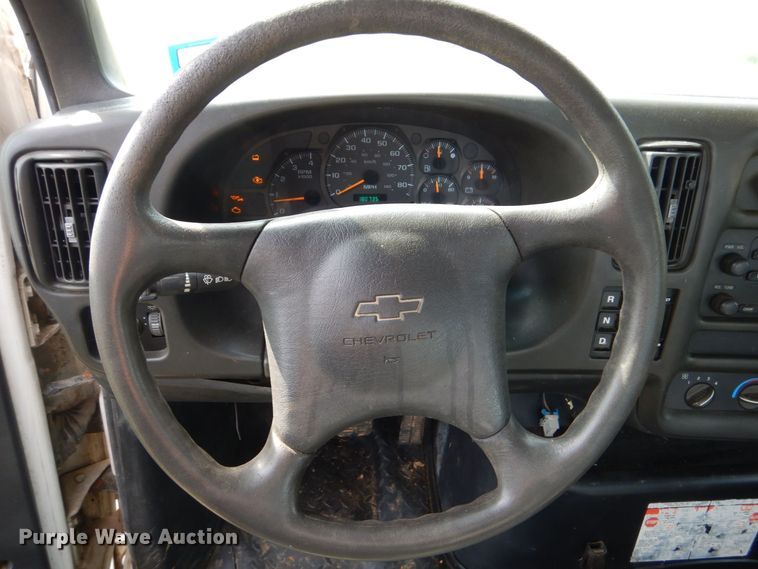 image for item DO1618 2008 Chevrolet C8500  truck cab and chassis