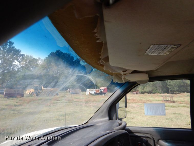 image for item DO1618 2008 Chevrolet C8500  truck cab and chassis