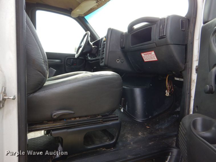 image for item DO1618 2008 Chevrolet C8500  truck cab and chassis