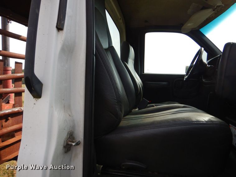 image for item DO1618 2008 Chevrolet C8500  truck cab and chassis