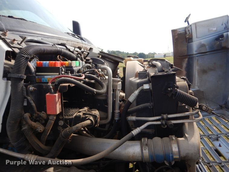 image for item DO1618 2008 Chevrolet C8500  truck cab and chassis