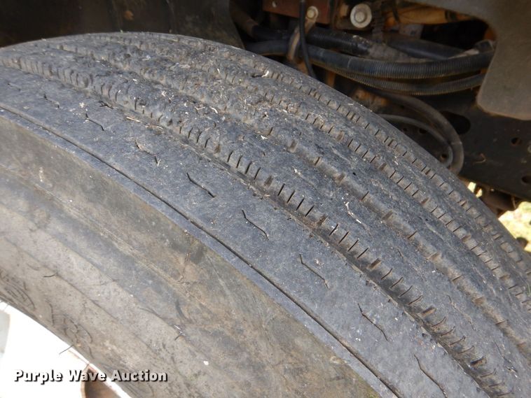 image for item DO1618 2008 Chevrolet C8500  truck cab and chassis