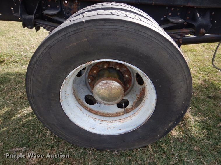 image for item DO1618 2008 Chevrolet C8500  truck cab and chassis