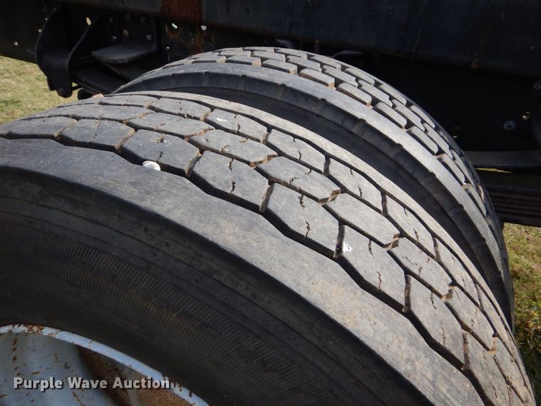 image for item DO1618 2008 Chevrolet C8500  truck cab and chassis