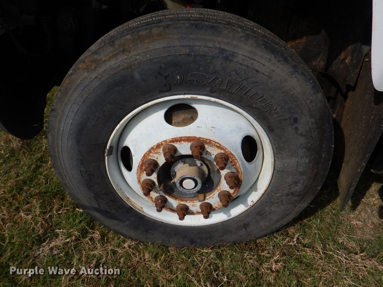 image for item DO1618 2008 Chevrolet C8500  truck cab and chassis