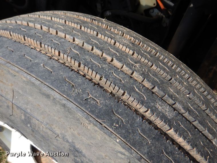 image for item DO1618 2008 Chevrolet C8500  truck cab and chassis