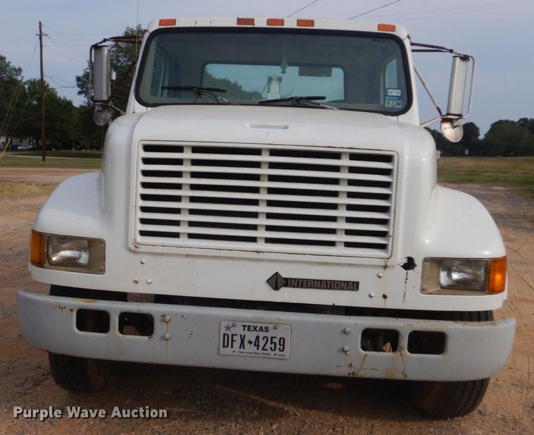 image for item DO1625 2000 International 4700  tow truck