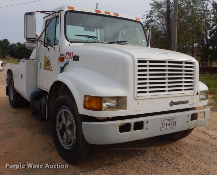 image for item DO1625 2000 International 4700  tow truck