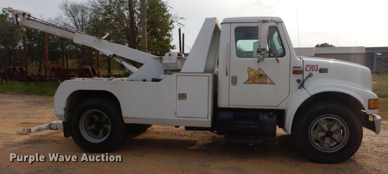 image for item DO1625 2000 International 4700  tow truck