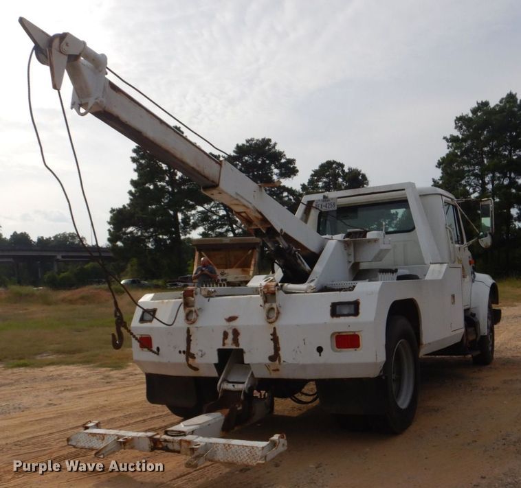 image for item DO1625 2000 International 4700  tow truck