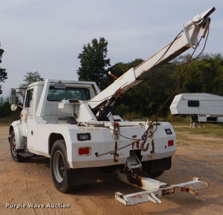 image for item DO1625 2000 International 4700  tow truck