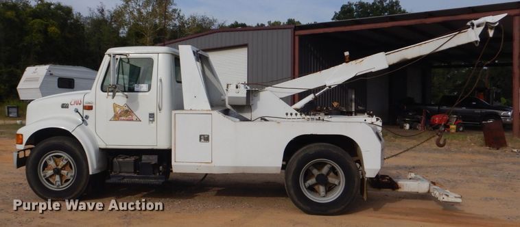 image for item DO1625 2000 International 4700  tow truck