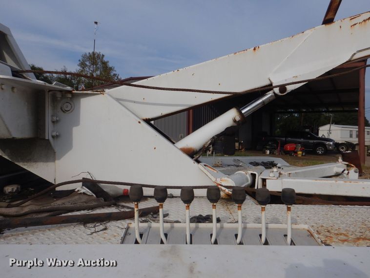 image for item DO1625 2000 International 4700  tow truck