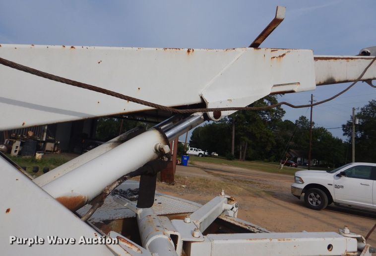 image for item DO1625 2000 International 4700  tow truck