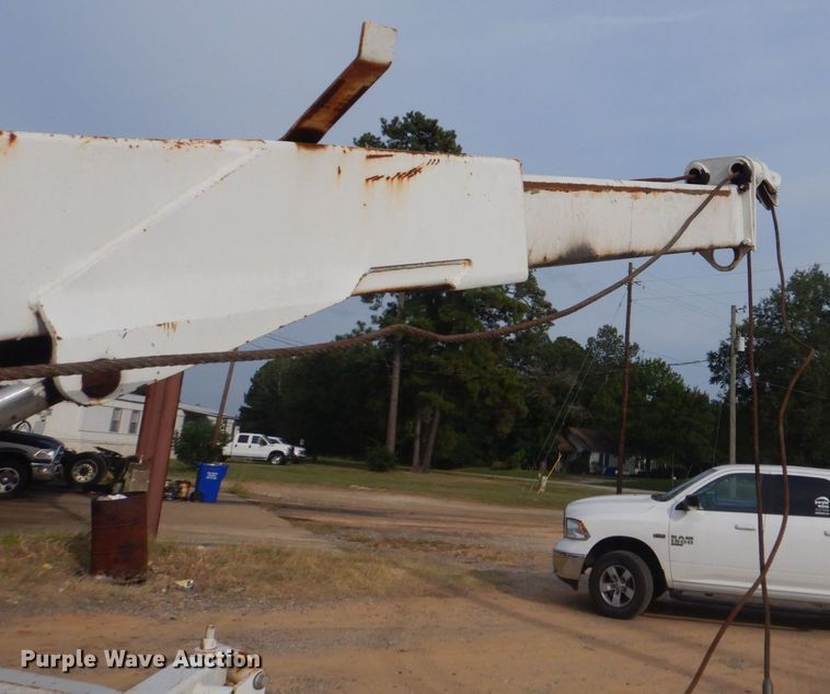 image for item DO1625 2000 International 4700  tow truck