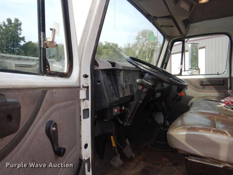 image for item DO1625 2000 International 4700  tow truck