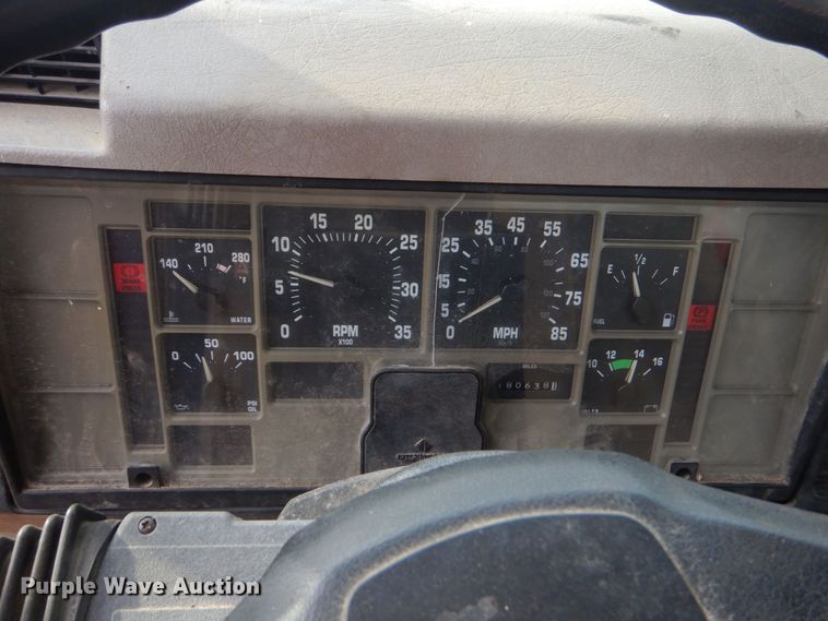 image for item DO1625 2000 International 4700  tow truck