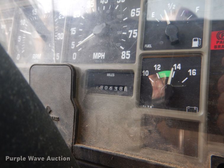 image for item DO1625 2000 International 4700  tow truck