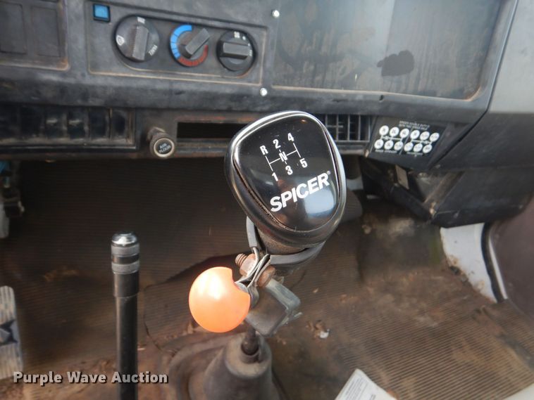 image for item DO1625 2000 International 4700  tow truck