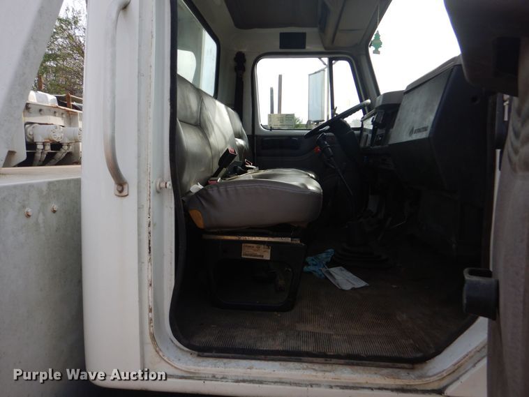 image for item DO1625 2000 International 4700  tow truck