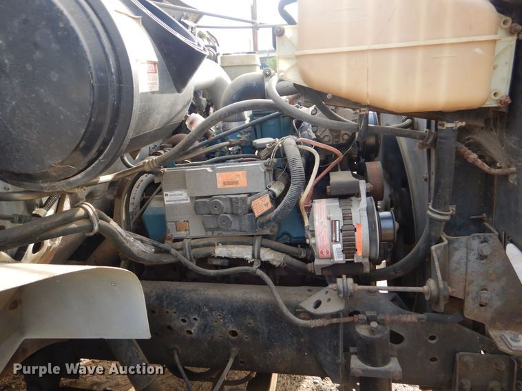 image for item DO1625 2000 International 4700  tow truck