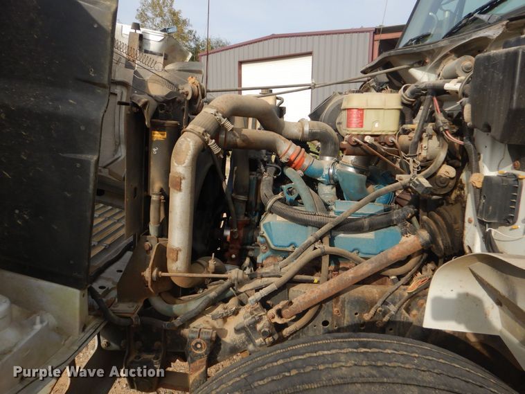 image for item DO1625 2000 International 4700  tow truck