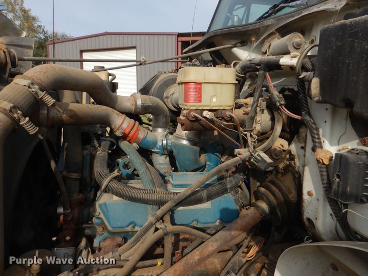 image for item DO1625 2000 International 4700  tow truck