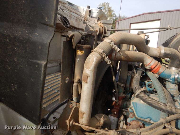 image for item DO1625 2000 International 4700  tow truck