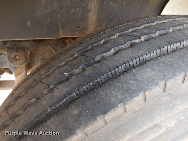 image for item DO1625 2000 International 4700  tow truck