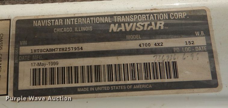 image for item DO1625 2000 International 4700  tow truck