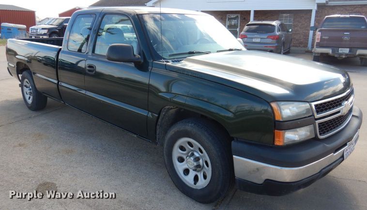 image for item DP0432 2006 Chevrolet Silverado 1500  Ext. Cab pickup truck