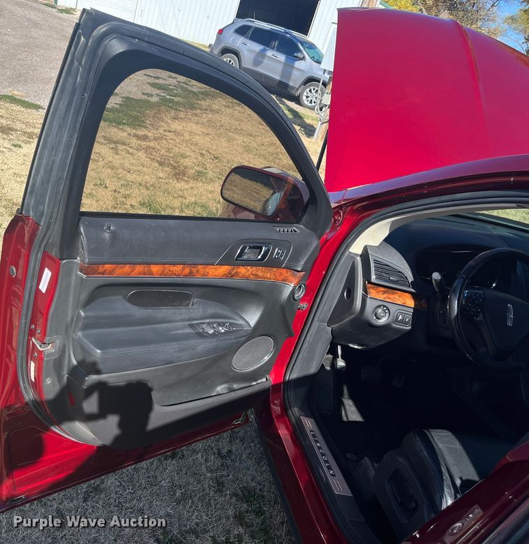 image for item DQ3103 2013 Lincoln MKT  SUV