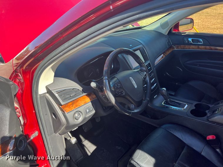 image for item DQ3103 2013 Lincoln MKT  SUV