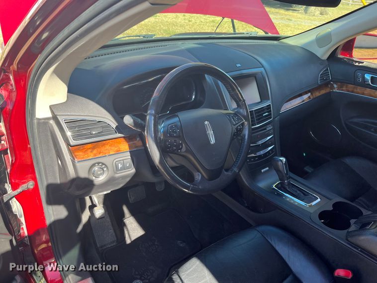 image for item DQ3103 2013 Lincoln MKT  SUV