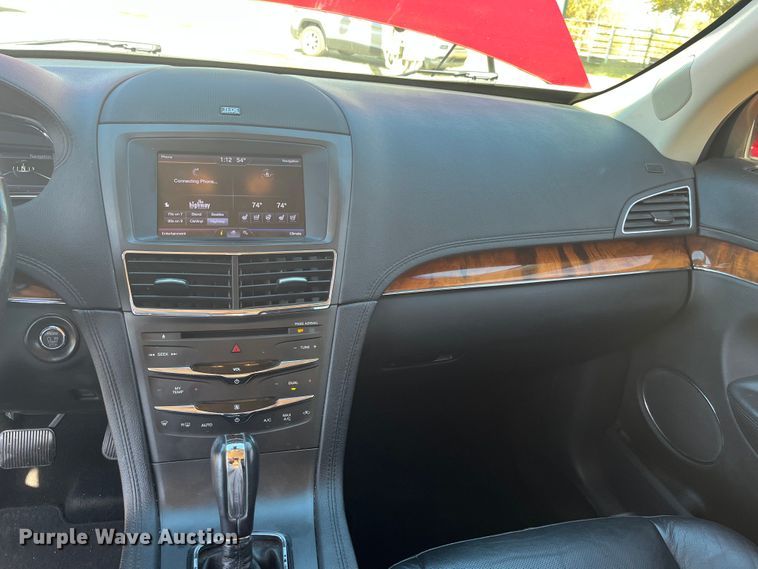 image for item DQ3103 2013 Lincoln MKT  SUV