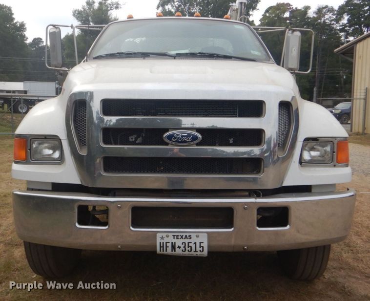 image for item DR2067 2005 Ford F750  utility / service truck
