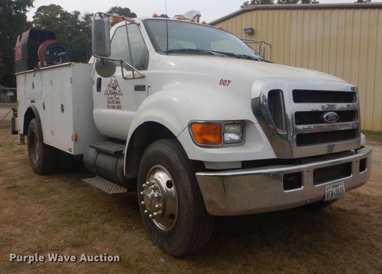 image for item DR2067 2005 Ford F750  utility / service truck