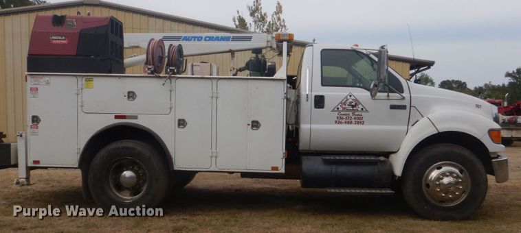 image for item DR2067 2005 Ford F750  utility / service truck