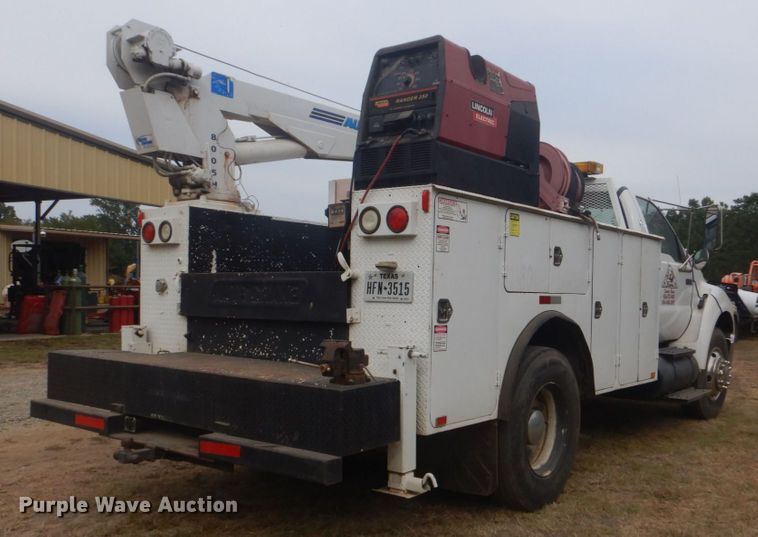 image for item DR2067 2005 Ford F750  utility / service truck