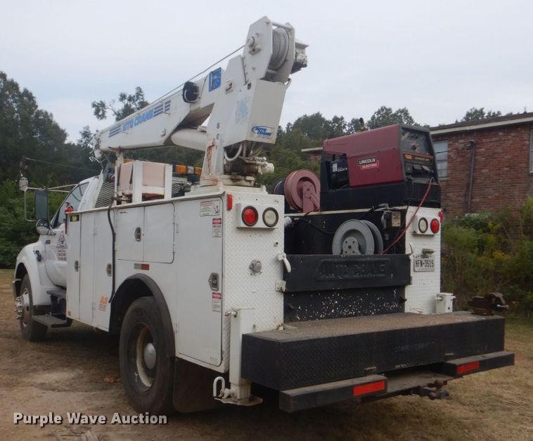 image for item DR2067 2005 Ford F750  utility / service truck