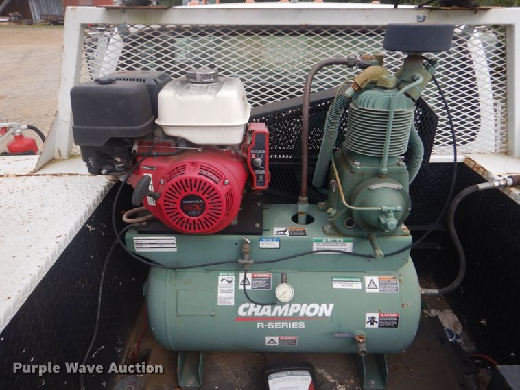 image for item DR2067 2005 Ford F750  utility / service truck