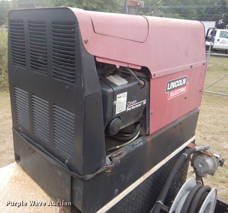 image for item DR2067 2005 Ford F750  utility / service truck