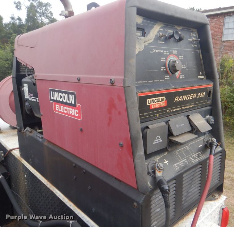 image for item DR2067 2005 Ford F750  utility / service truck