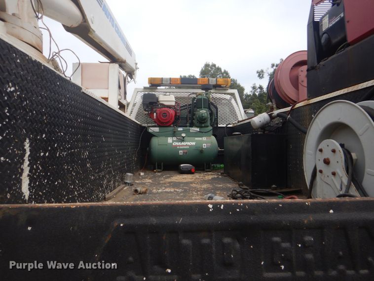 image for item DR2067 2005 Ford F750  utility / service truck