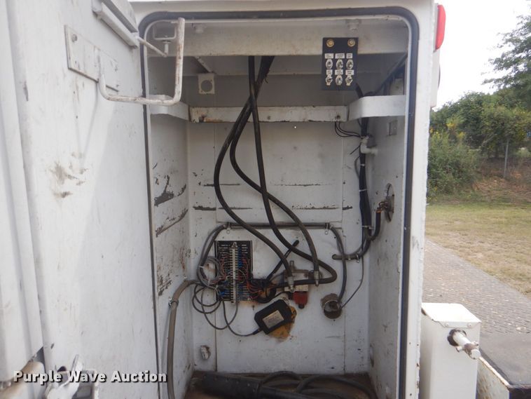 image for item DR2067 2005 Ford F750  utility / service truck